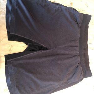 Lululemon THE short, 9 inch, Large